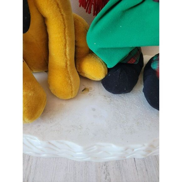 Santa's best goofy Pluto snowball fight animated motionette Xmas decor - Picture 6 of 16